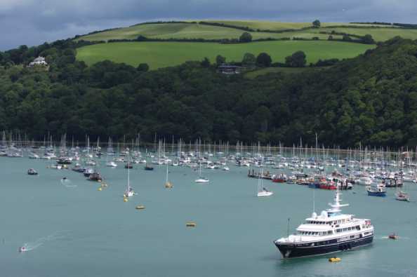 28 July 2020 - 11-31-40
The valley of the river Dart is a rather fitting spot for a superyacht.
--------------------------
Superyacht Virginian departs Dartmouth